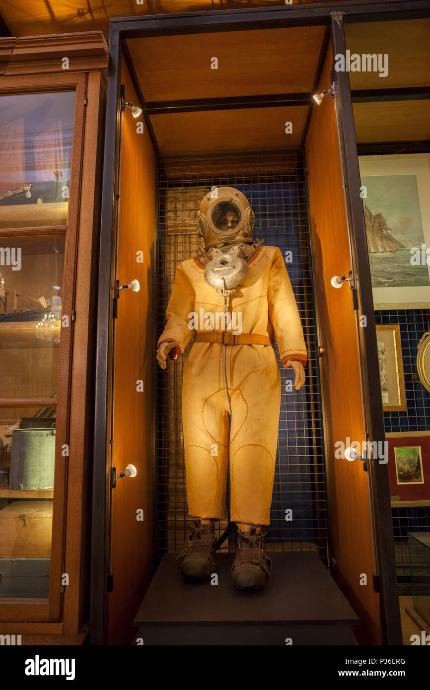 Monaco, Oceanographic Museum (Musee oceanographique), vintage diving suit exhibit in cabinet of curiosities Stock Photo
