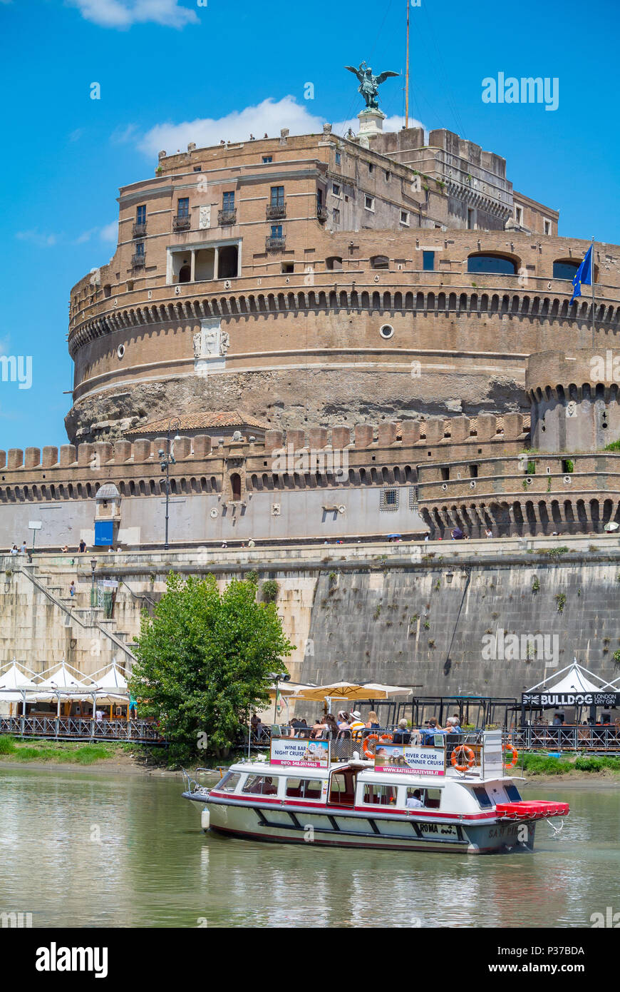 Architectural boat cruise hi-res stock photography and images - Alamy