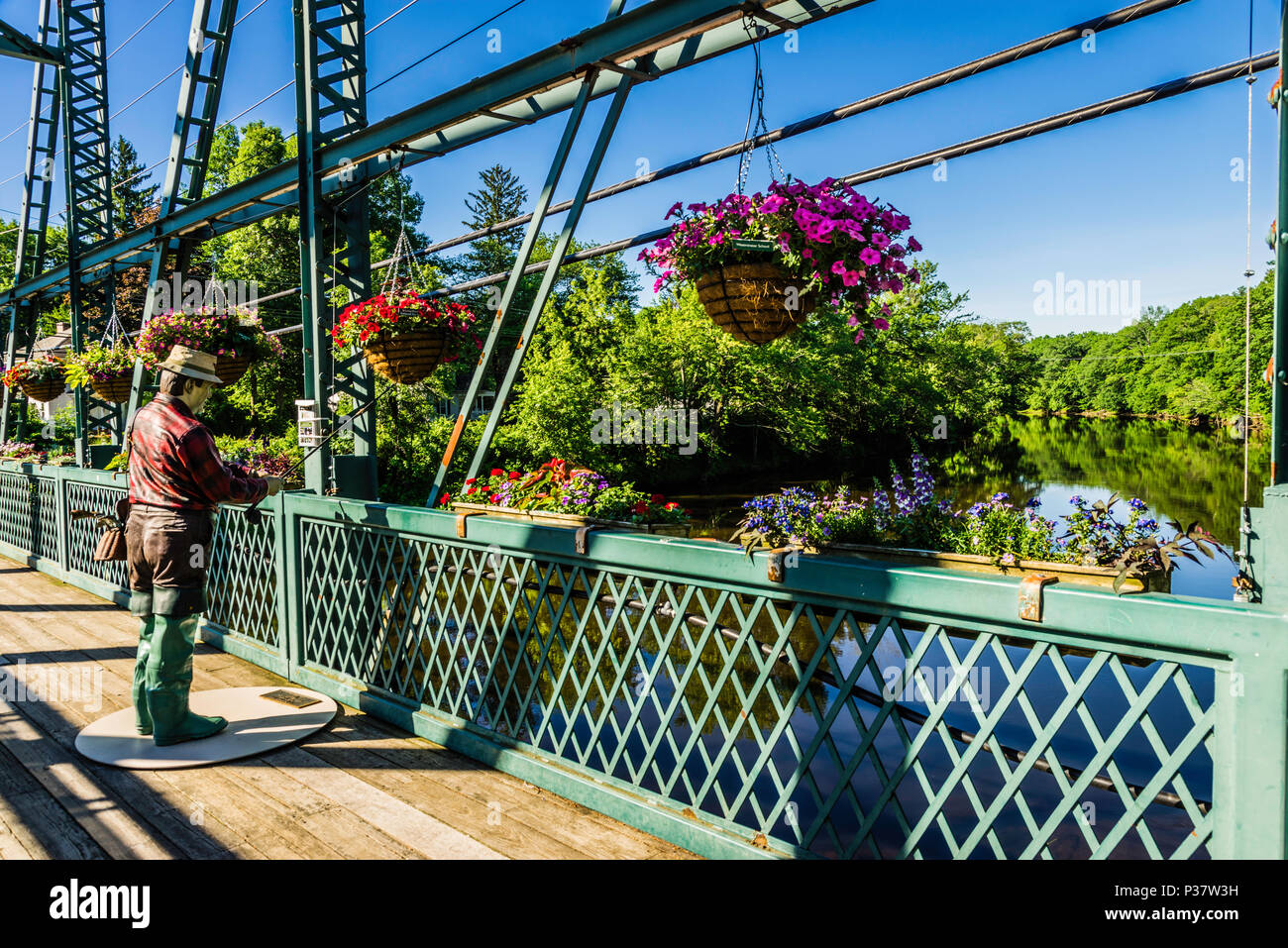 The Old Drake Hill Flower Bridge Simsbury, Connecticut, USA Stock Photo