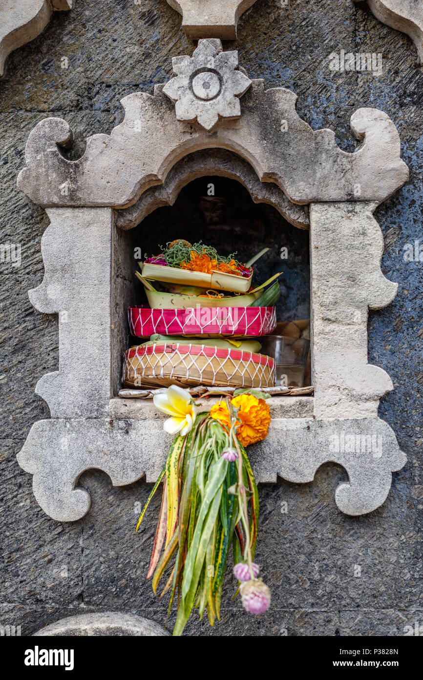 Offerings in altar in bali hi-res stock photography and images - Alamy