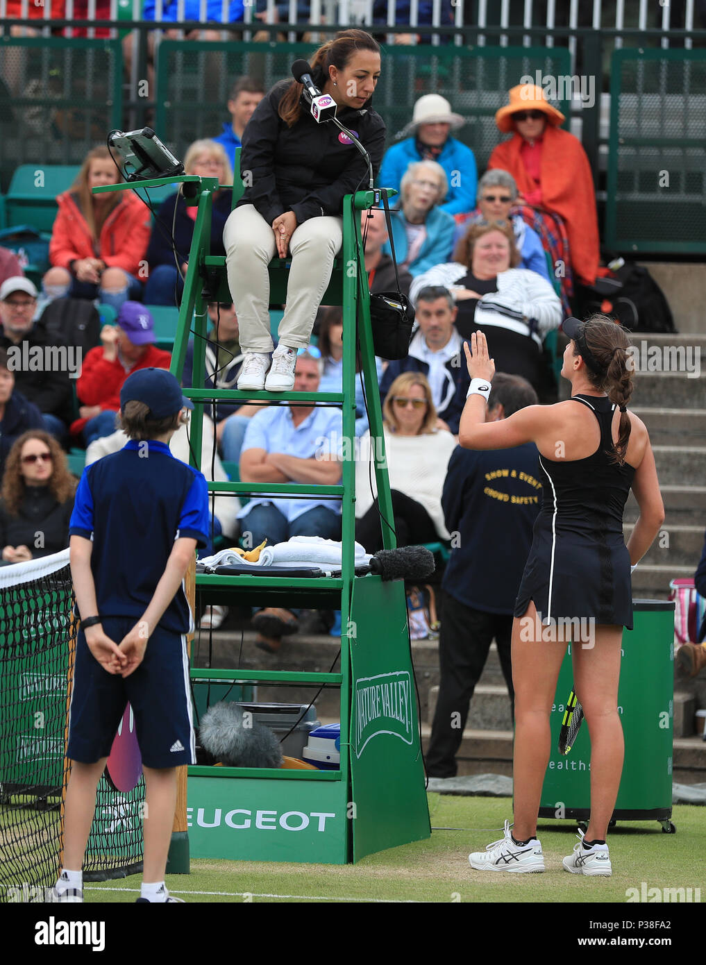 Johanna Konta argues with umpire Paula Vieira Souza during her WTA Singles  Final match with Ashleigh Barty during day seven of the Nature Valley Open  at Nottingham Tennis Centre Stock Photo -