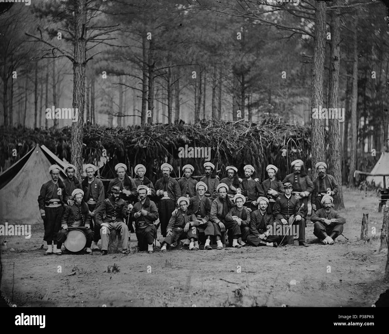 . [Petersburg, Va. Company H, 114th Pennsylvania Infantry (Zouaves)]. Photograph from the main eastern theater of war, the siege of Petersburg, June 1864-April 1865.. April 1864 2 Company H, 114th Pennsylvania Infantry Stock Photo