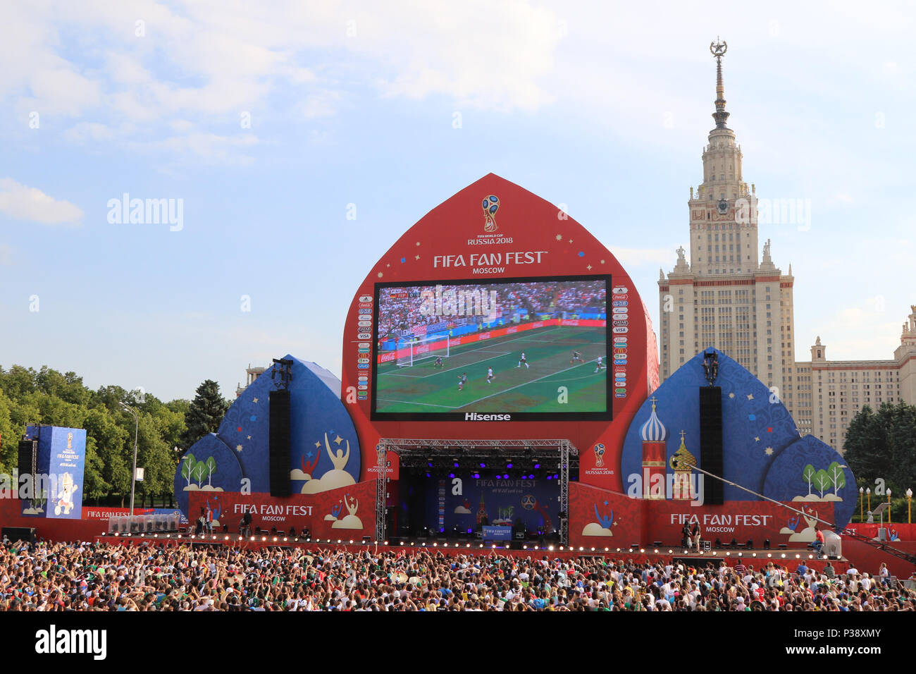 2018 Moscou Rússia Torcedores Alemães Mexicanos Nas Arquibancadas Copa Mundo  — Fotografia de Stock Editorial © m.iacobucci.tiscali.it #200258532