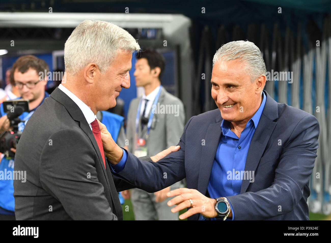 Rostov On Don, Russland. 17th June, 2018. v.li: Vladimir PETKOVIC, coach (SUI) and TITE (coach, BRA) welcome each other. Brazil (BRA) -Switzerland (SUI) 1-1, Preliminary Round, Group E, match 09, on 17.06.2018 in Rostov-on-Don, Rostov Arena. Football World Cup 2018 in Russia from 14.06. - 15.07.2018. | usage worldwide Credit: dpa/Alamy Live News Stock Photo