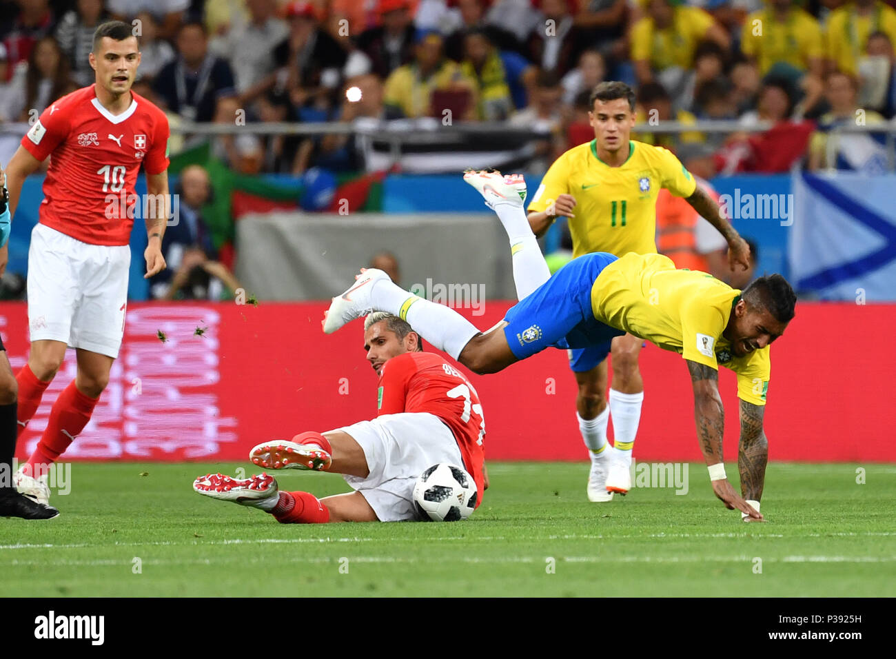 Rostov On Don, Russland. 17th June, 2018. Valon BEHRAMI (SUI), action, duels, foul on PAULINHO (BRA). Brazil (BRA) -Switzerland (SUI) 1-1, Preliminary Round, Group E, match 09, on 17.06.2018 in Rostov-on-Don, Rostov Arena. Football World Cup 2018 in Russia from 14.06. - 15.07.2018. | usage worldwide Credit: dpa/Alamy Live News Stock Photo