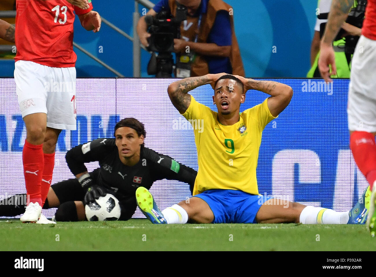 Rostov On Don, Russland. 17th June, 2018. GABRIEL JESUS (BRA), disappointment, frustrated, disappointed, frustrated, dejected after missed goal chance. hi: Yann SUMMER, goalie (SUI), action, Brazil (BRA) -Swiss (SUI) 1-1, preliminary round, Group E, match 09, on 17.06.2018 in Rostov-on-Don, Rostov Arena. Football World Cup 2018 in Russia from 14.06. - 15.07.2018. | usage worldwide Credit: dpa/Alamy Live News Stock Photo