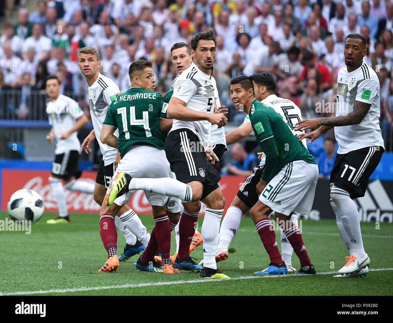 Moscow, Russland. 17th June, 2018. Penalty area scene, duels, duel: vl Thomas Mueller (Germany), Javier Hernandez (Mexico), Mats Hummels (Germany), Hugo Ayala (Mexico), Jerome Boateng (Germany). GES/Football/World Cup 2018 Russia: Germany - Mexico, 17.06.2018 GES/Soccer/Football/Worldcup 2018 Russia: Gemany vs Mexico, Moscow, June 17, 2018 | usage worldwide Credit: dpa/Alamy Live News Stock Photo