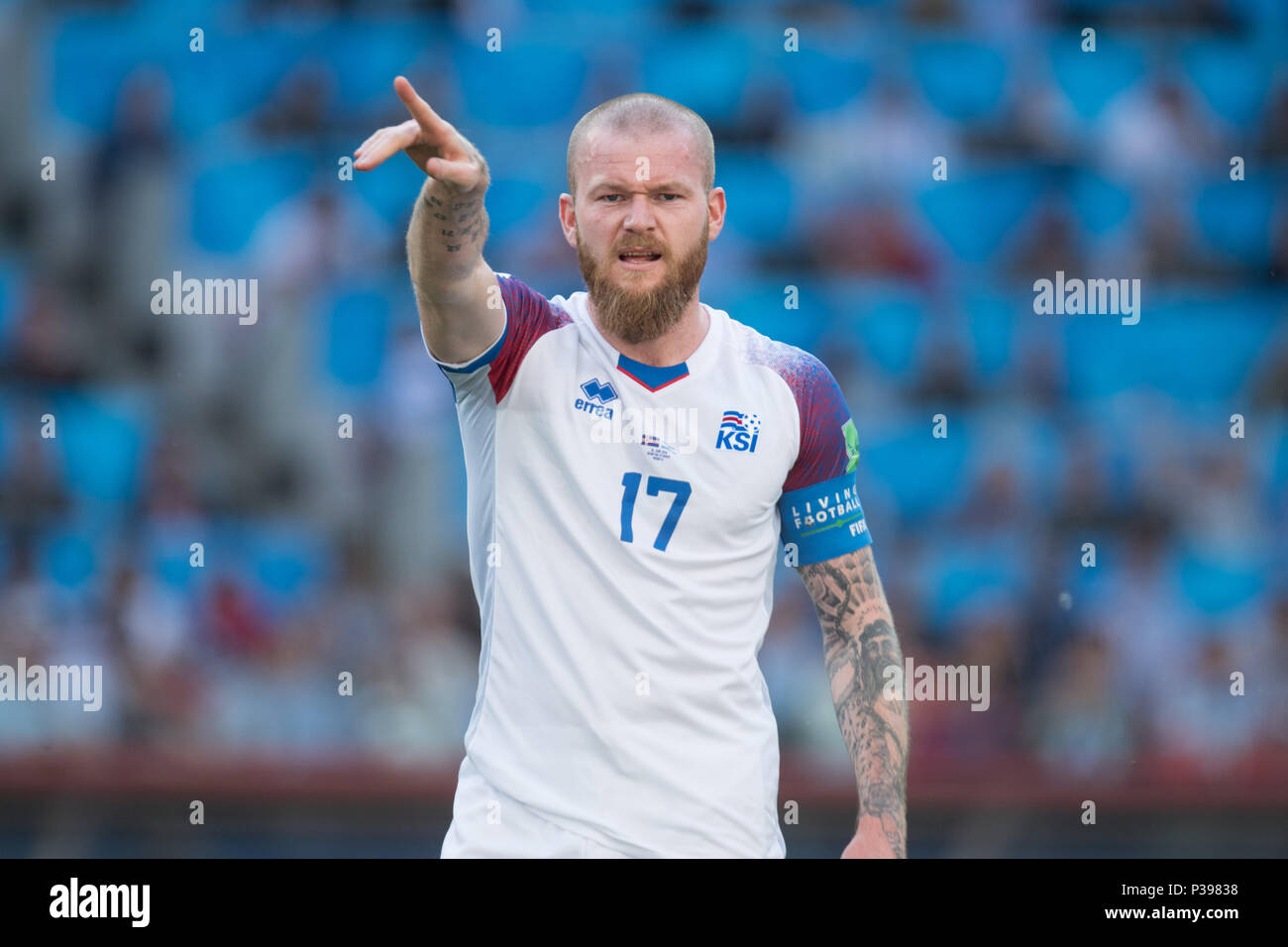 Moscow, Russland. 16th June, 2018. Aron GUNNARSSON (ISL) gives instruction, instructions, half figure, half figure, gesture, gesture, Argentina (ARG) - Iceland (ISL) 1: 1, preliminary round, group D, game 7, on 16.06.2018 in Moscow; Football World Cup 2018 in Russia from 14.06. - 15.07.2018. | usage worldwide Credit: dpa/Alamy Live News Stock Photo