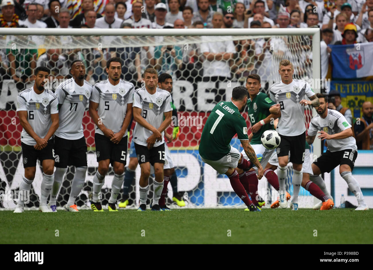 17 June 2018, Russia, Moscow, Soccer, FIFA World Cup, Group F, Matchday 1 of 3, Germany vs Mexico at the Luzhniki Stadium: Mexico's Miguel Layun performs a freekick. Photo: Ina Fassbender/dpa Stock Photo