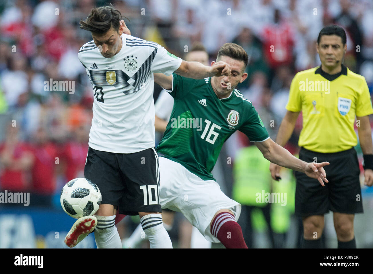 Moscow, Russland. 17th June, 2018. Mesut OEZIL (left, Ozil, GER) versus Hector HERRERA (MEX), action, duels, Germany (GER) - Mexico (MEX) 0: 1, preliminary round, group F, match 11, on 17.06.2018 in Moscow; Football World Cup 2018 in Russia from 14.06. - 15.07.2018. | usage worldwide Credit: dpa/Alamy Live News Stock Photo