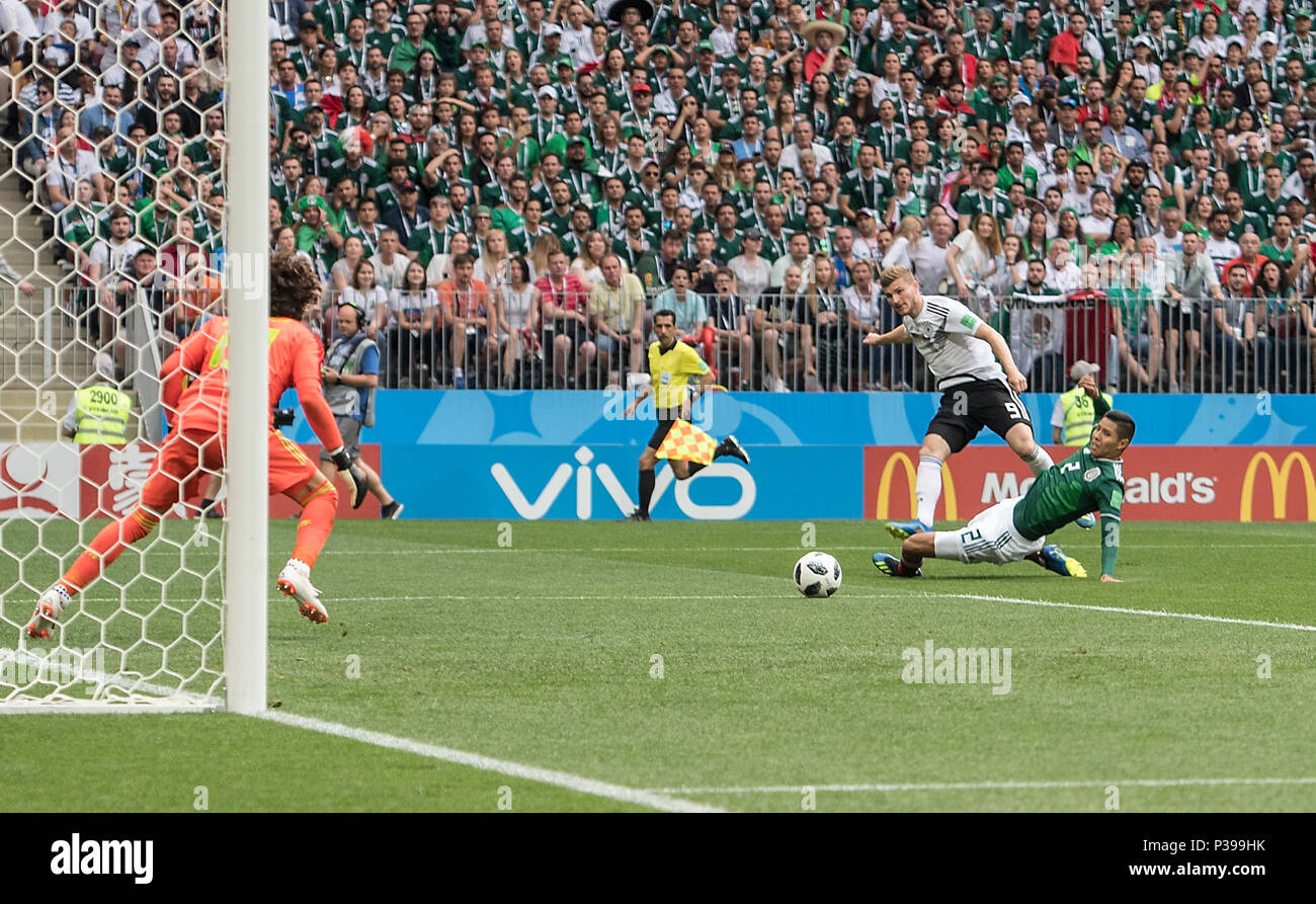 goalchance Timo WERNER (GER) versus Hugo AYALA r. (MEX) and goalkeeper Guillermo OCHOA l. (MEX), Aktion, Germany (GER) - Mexico (MEX), Preliminary Group F, Match 11, on 17.06.2018 in Moscow, Football World Cup 2018 in Russia vom 14.06. - 15.07.2018. | usage worldwide Stock Photo