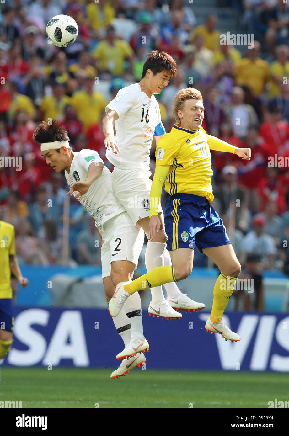 Nizhni Novgorod. 18th June, 2018. Ki Sungyueng (C) of South Korea vies with Emil Forsberg (R) of Sweden during a group F match between Sweden and South Korea at the 2018 FIFA World Cup in Nizhni-Novgorod, Russia, June 18, 2018. Credit: Yang Lei/Xinhua/Alamy Live News Stock Photo