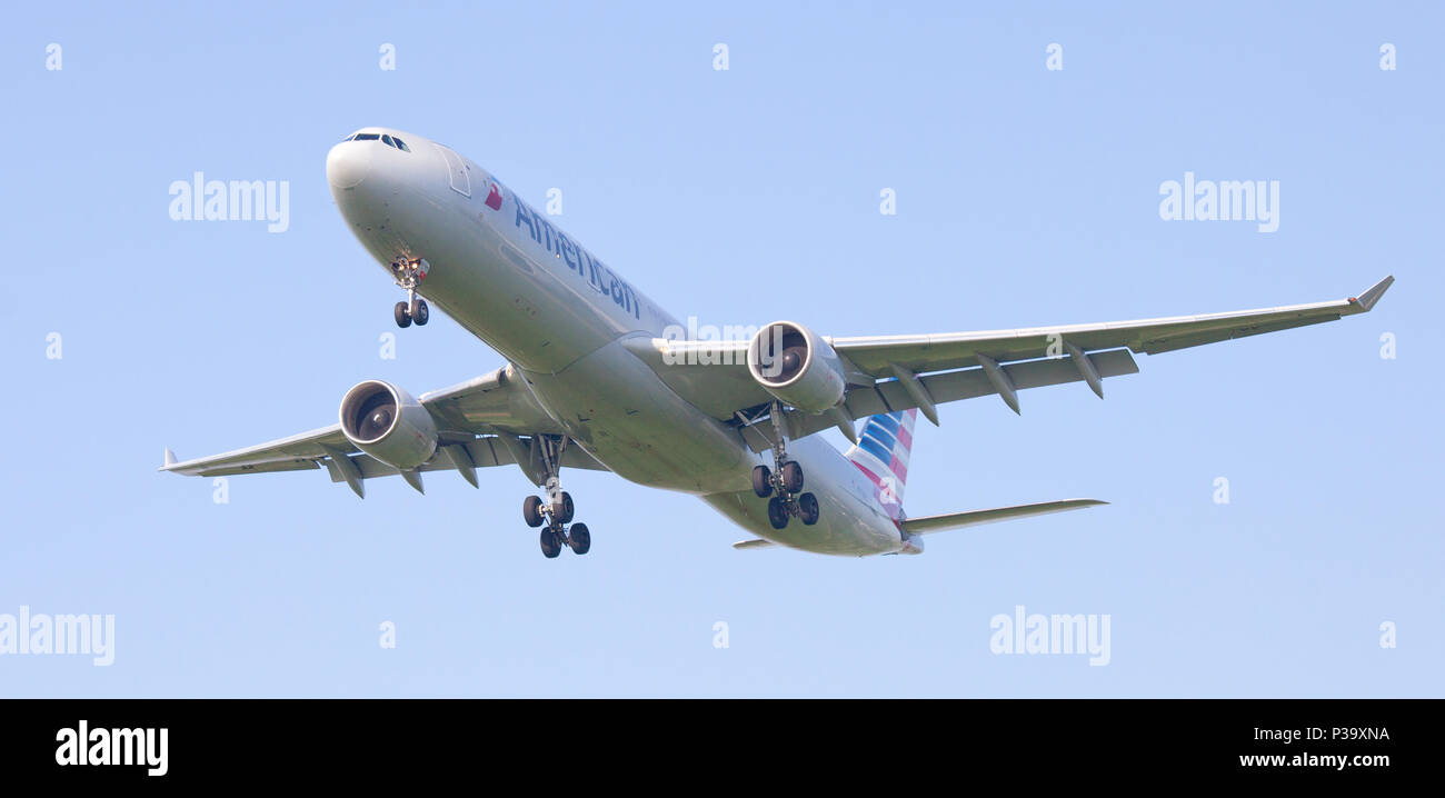 American Airlines Airbus a330 N277AY on final approach to London