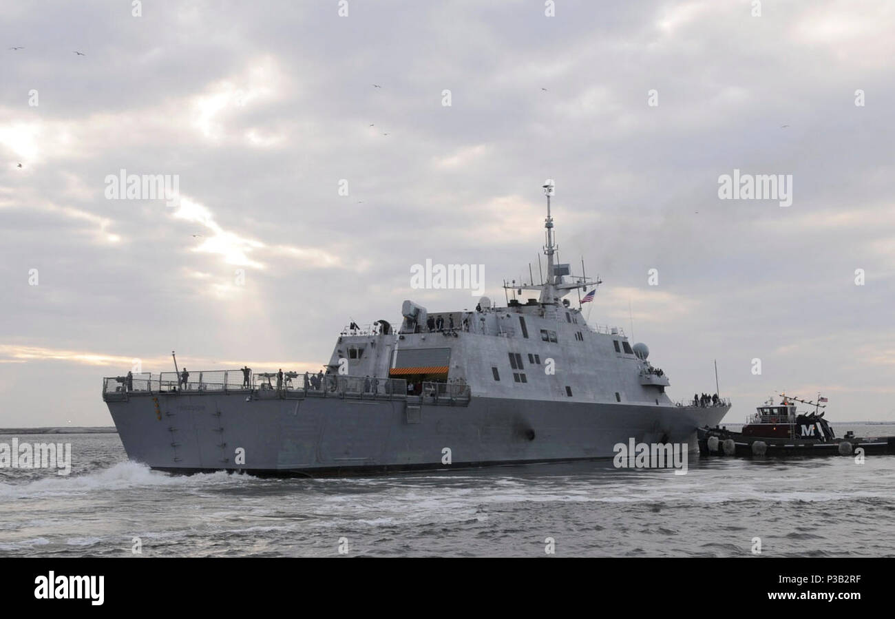 (Dec. 15, 2008) The littoral combat ship USS Freedom (LCS 1) maneuvers into its berth after arriving at Naval Station Norfolk. Freedom arrived in Norfolk after a month-long underway through the Great Lakes, Eastern Canada and the Northeast coast of the United States. Freedom will be undergo post-delivery tests and sea trials in Norfolk before transiting to its homeport in San Diego. Stock Photo