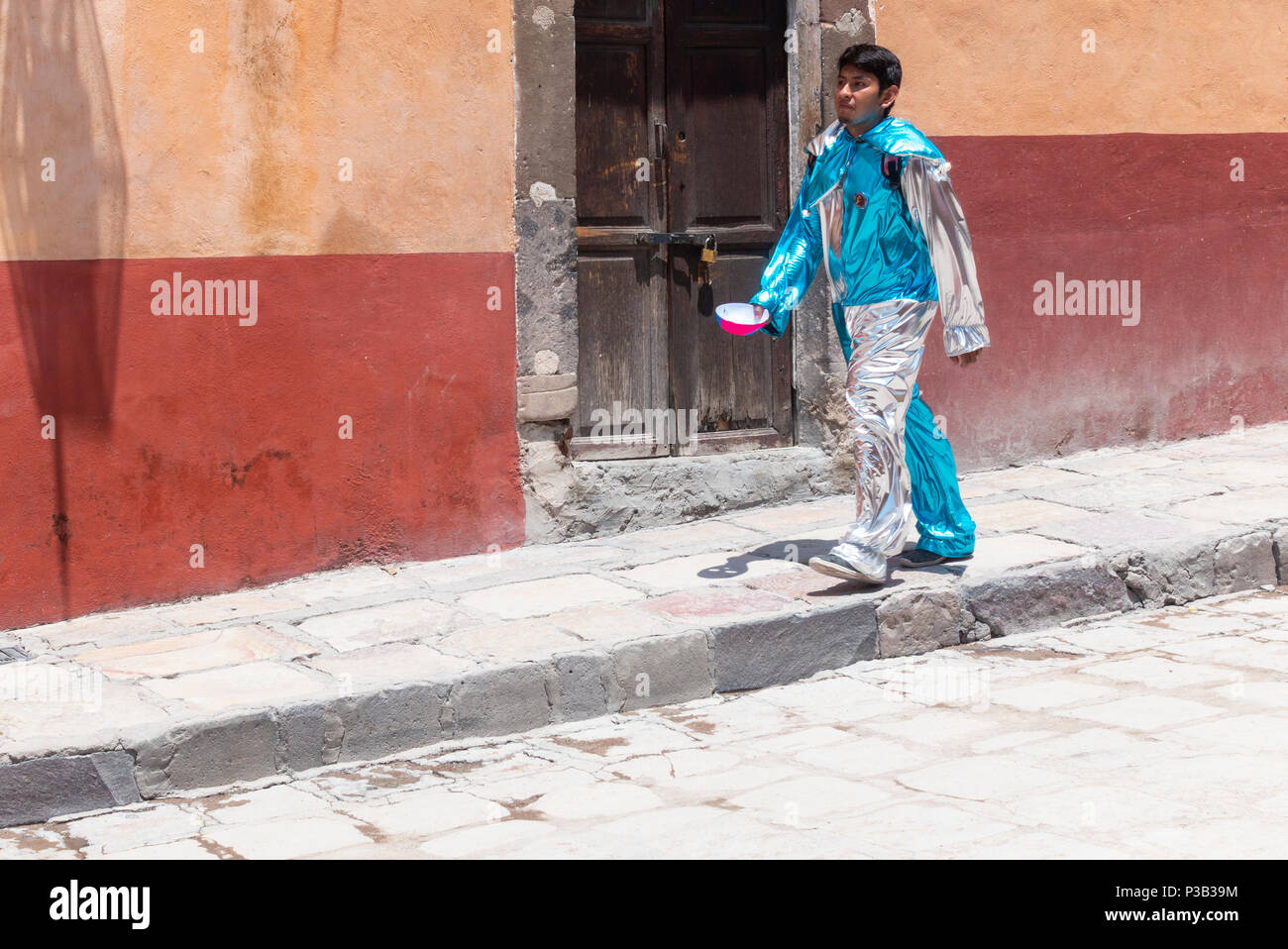 Man colorful costume hi-res stock photography and images - Alamy