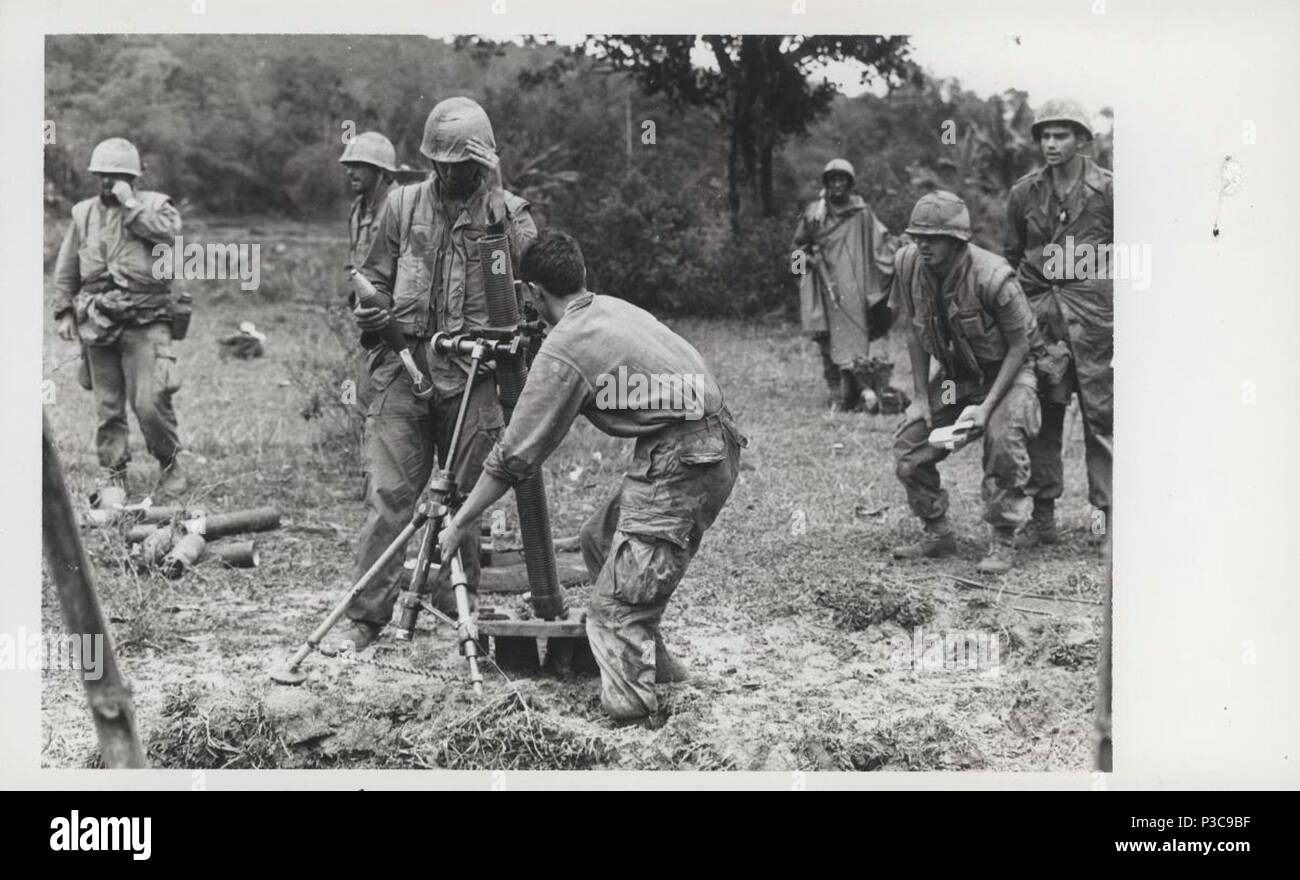 1.5 Marines 81mm mortar prepares to fire on Viet Cong Stock Photo - Alamy
