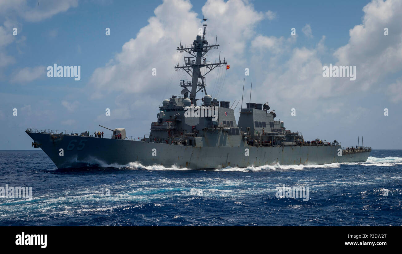 180614-N-ZL062-0102  PHILIPPINE SEA (June 14, 2018) The Arleigh Burke-class guided-missile destroyer USS Benfold (DDG 65) transits the Philippine Sea. Benfold is forward-deployed to the U.S. 7th Fleet area of operations in support of security and stability in the Indo-Pacific region. (U.S. Navy photo by Mass Communication Specialist 2nd Class Sarah Myers/Released) Stock Photo