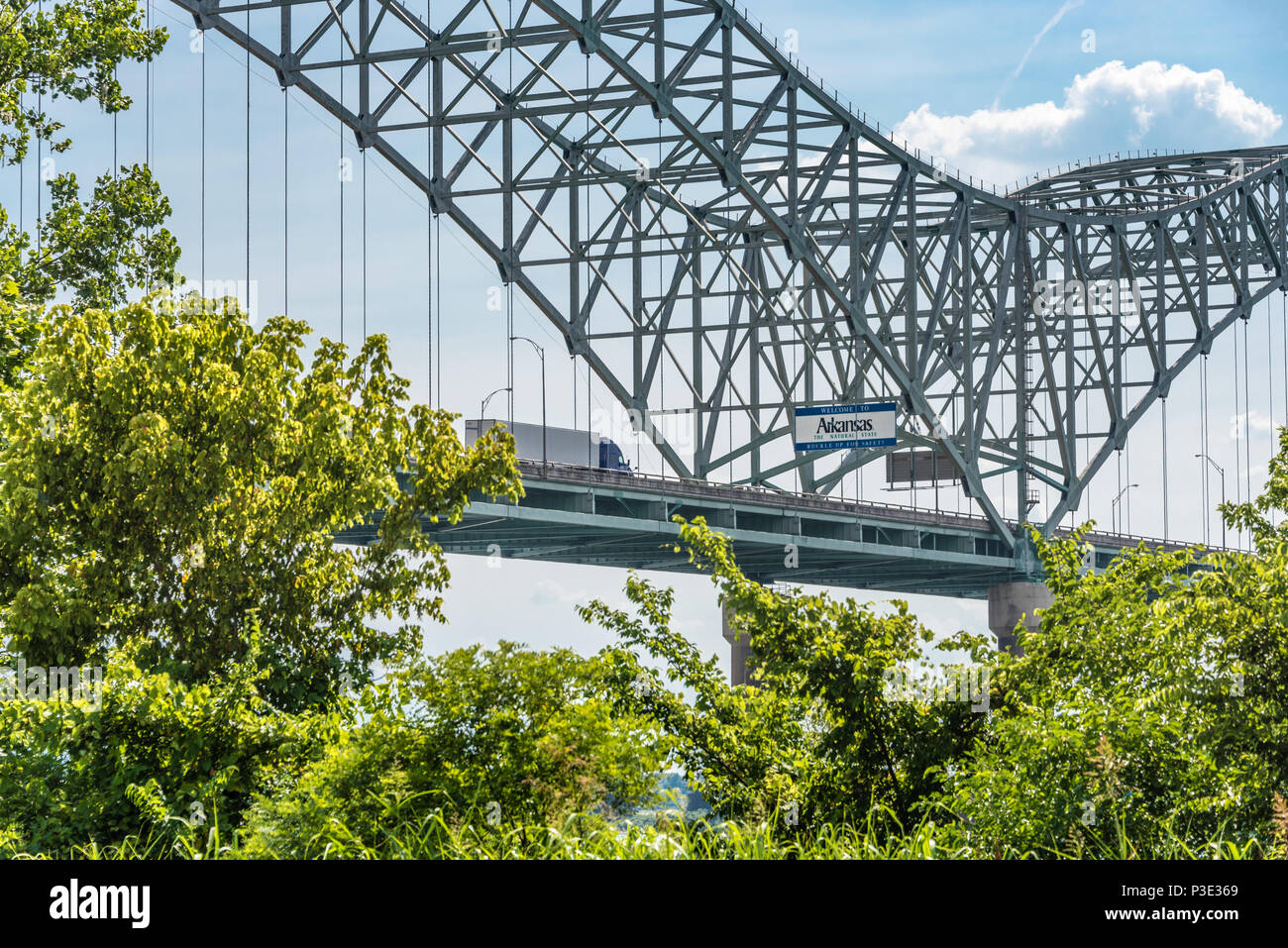 The Hernando de Soto Bridge is a double-arch bridge spanning the Mississippi River between Memphis, Tennessee and West Memphis, Arkansas. (USA) Stock Photo