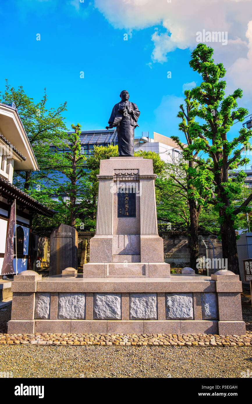 TOKYO, JAPAN - APRIL 20 2018: Statue of Oishi Kuranosuke, the leader of 47 loyal ronin, one of the most popular Japanese historical stories at Sengaku Stock Photo