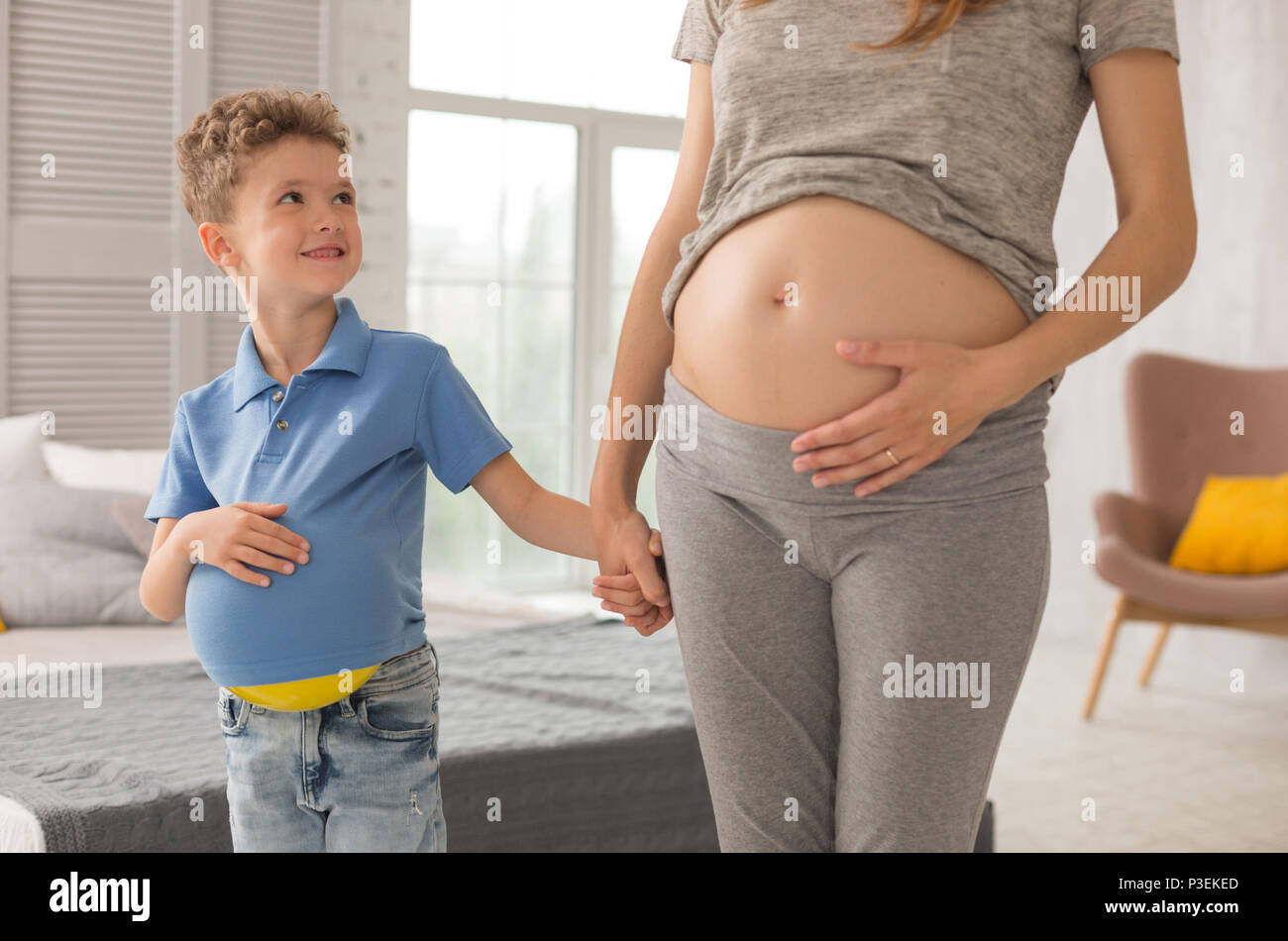 Где мальчик беременный. Беременный мальчик. Беременое малчки. Беременный маленьких мальчик.