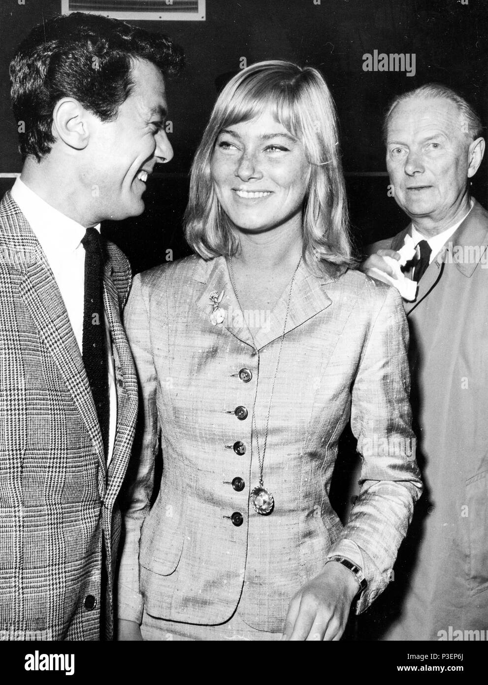 may britt, lionel blair, london airport, 1960 Stock Photo