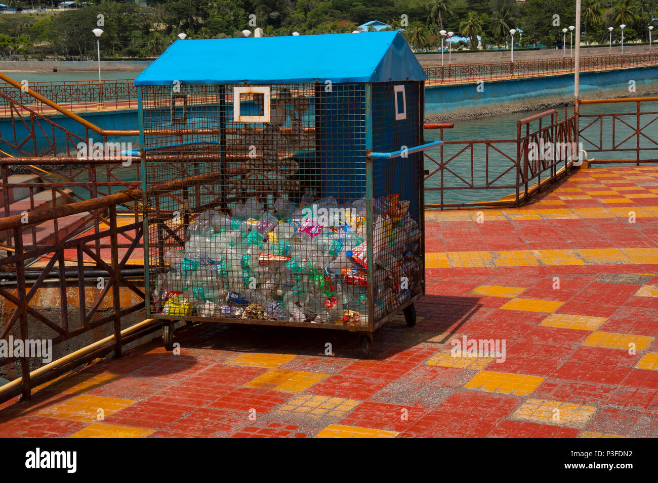 Aberdeen Jetty, Waste water bottle collection bin Stock Photo Alamy
