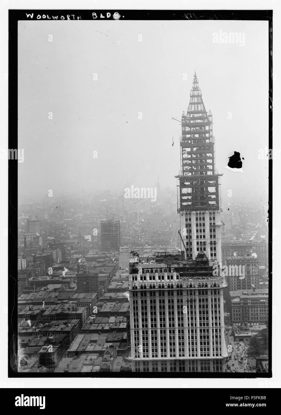 . English: The Woolworth Building in New York City under construction. This building, when opened in 1913, became the tallest building in the world and remained so until 40 Wall Street (also in New York City) opened in 1930. circa 1912. Bain News Service 4 Woolworth Building Under Construction Stock Photo