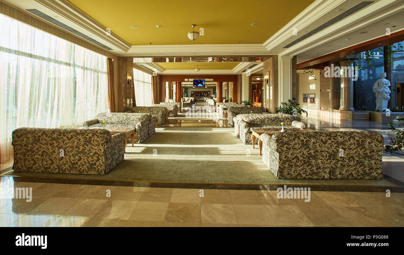Hotel lobby reception lounge modern hi-res stock photography and images ...