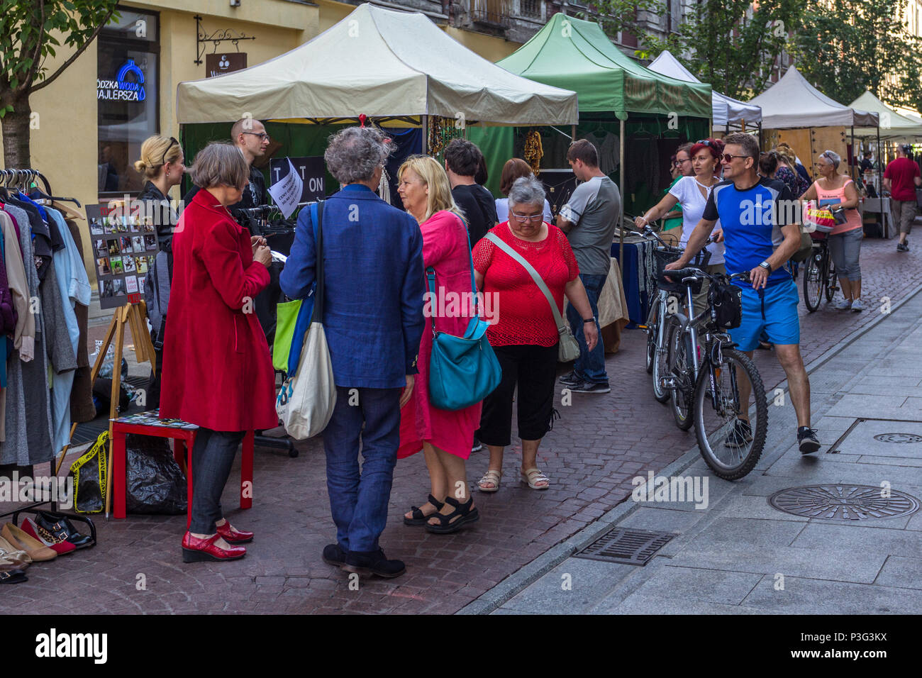 Buying and selling bric-a-brac for sale at second-hand market in side street in Łódź, central Poland Stock Photo