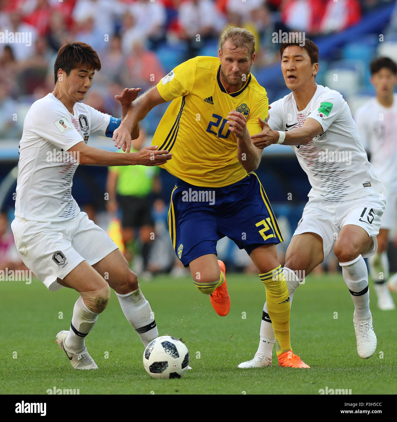 Nizhny Novgorod, Russia. 18th June, 2018. Ola Toivonen (C) of Sweden vies with Ki Sungyueng (L) and Jung Wooyoung of South Korea during a group F match between Sweden and South Korea at the 2018 FIFA World Cup in Nizhny Novgorod, Russia, June 18, 2018. Credit: Yang Lei/Xinhua/Alamy Live News Stock Photo