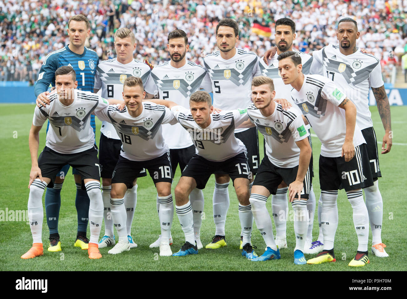 ORleft to right goalkeeper Manuel NEUER (GER), Joshua KIMMICH (GER), Marvin PLATTENHARDT (GER), Mats HUMMELS (GER), Sami KHEDIRA (GER), Jerome BOATENG (GER), uRleft to right Julian DRAXLER (GER), Joshua KIMMICH (GER), Thomas MUELLER (Mssler, GER), Timo WERNER (GER), Mesut OEZIL (Ozil, GER), team photo, team photo, group picture, full figure, landscape, Germany (GER) - Mexico (MEX) 0: 1, Preliminary Round, Group F, Game 11, on 17.06.2018 in Moscow; Football World Cup 2018 in Russia from 14.06. - 15.07.2018. | usage worldwide Stock Photo