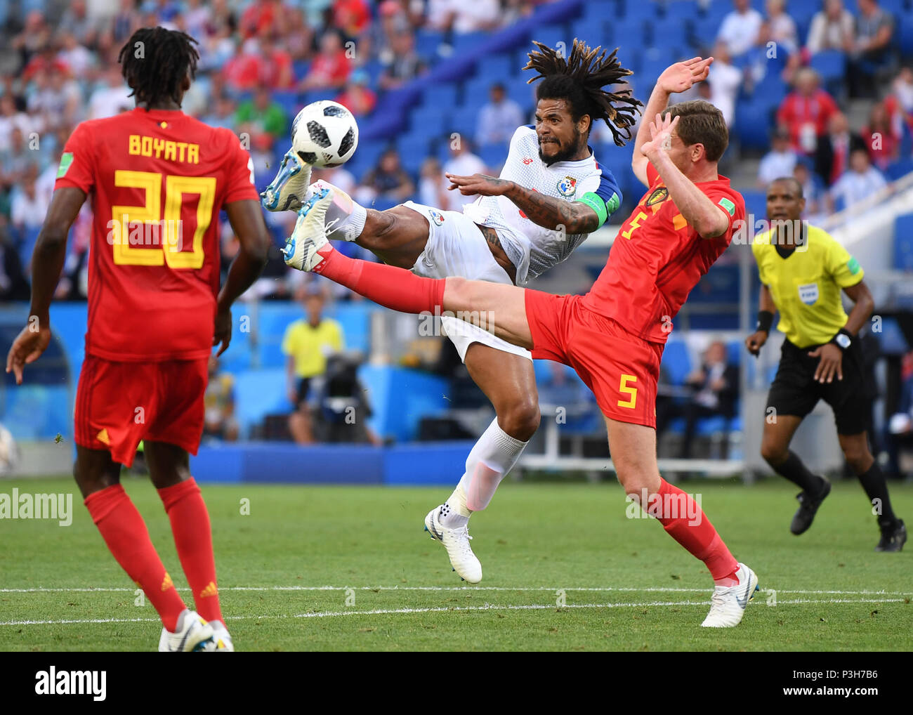 Sochi, Russia. 18th June, 2018. World Cup, preliminary stage, Group G: Belgium vs Panama in the Sochi Stadium. Belgium's Jan Vertonghen (R) and Panama's Roman Torres vying for the ball. Photo: Marius Becker/dpa Credit: dpa picture alliance/Alamy Live News Stock Photo