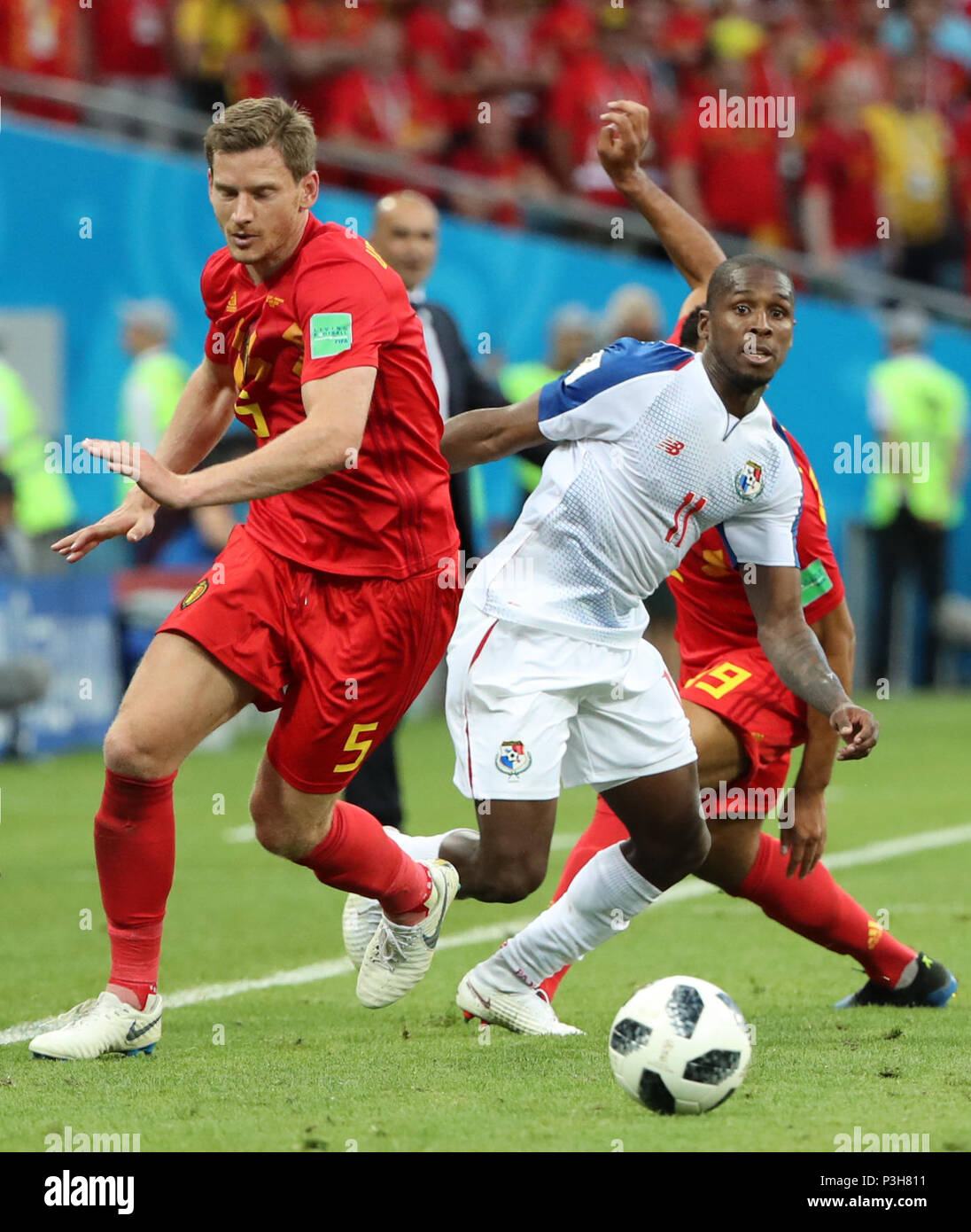 Sochi, Russia. 18th June, 2018. Jan Vertonghen (L) of Belgium vies with Armando Cooper of Panama during a group G match between Belgium and Panama at the 2018 FIFA World Cup in Sochi, Russia, June 18, 2018. Credit: Bai Xueqi/Xinhua/Alamy Live News Stock Photo