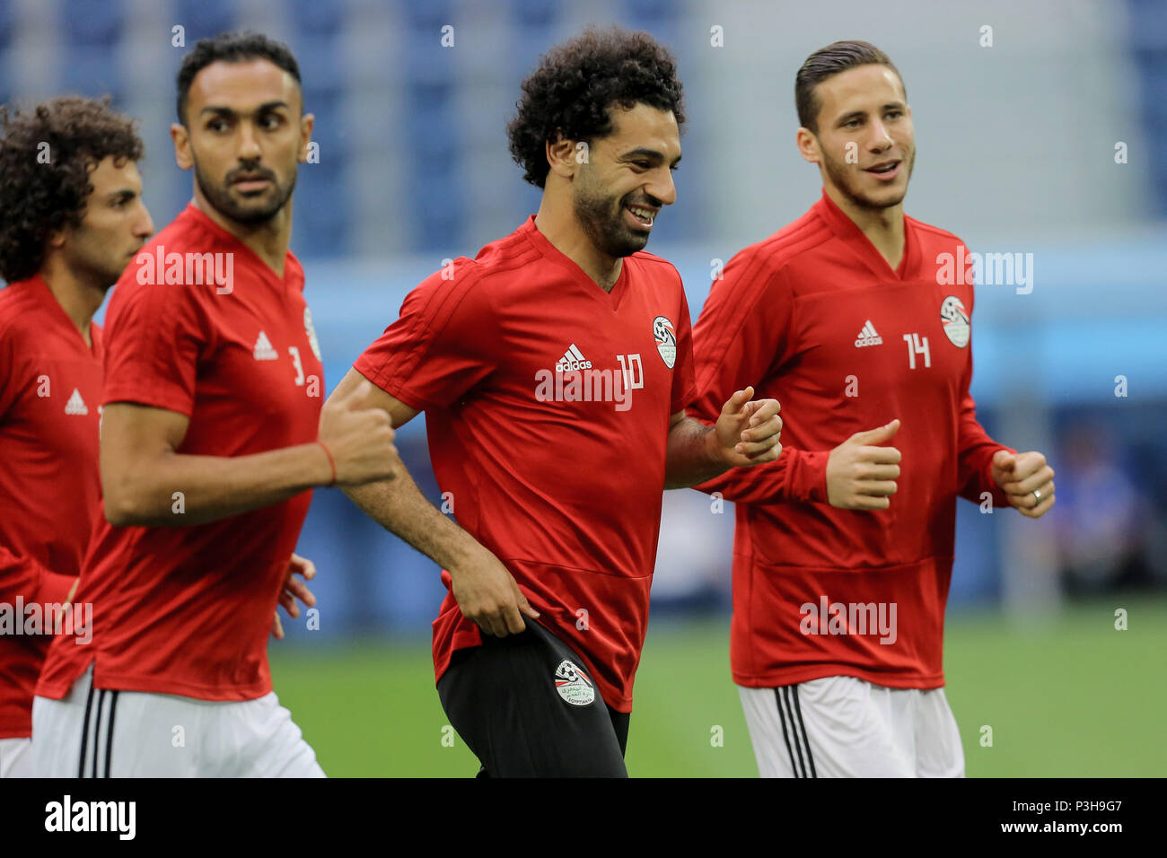 Saint Petersburg, Russia. 18th June, 2018. Egypt's Ahmed Elmohamady (L), Mohamed Salah (C) and Ramadan Sobhi take part in a training session for Egypt's National soccer team ahead of Tuesday's FIFA World Cup 2018 Group A soccer match between Egypt and Russia, in Saint Petersburg, Russia, 18 June 2018. Credit: Ahmed Ramadan/dpa/Alamy Live News Stock Photo