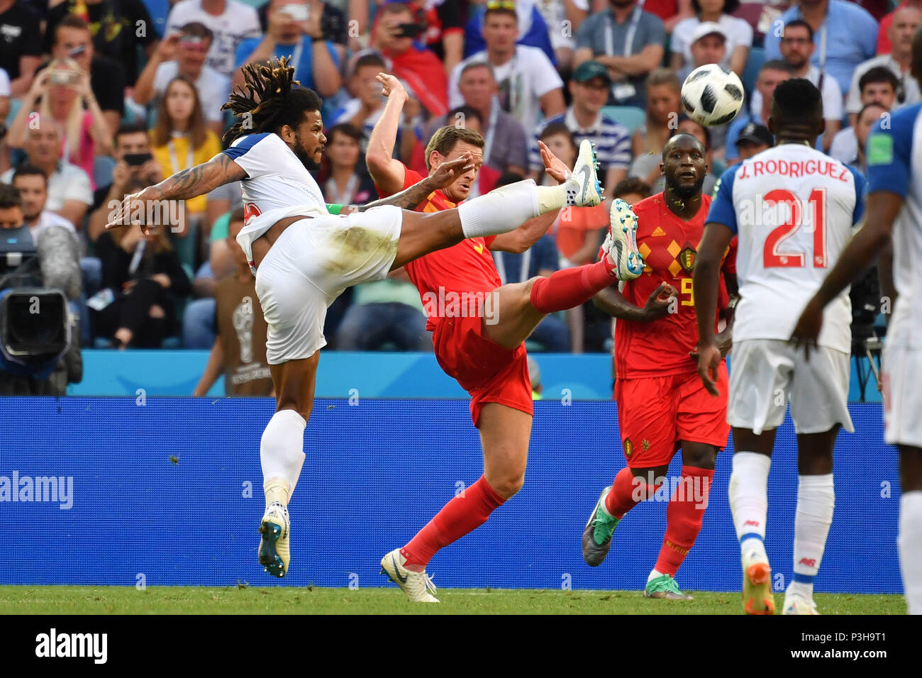Sochi, Russland. 18th June, 2018. Roman TORRES (PAN). Action, duels versus Jan VERTONGHEN (BEL). Belgium (BEL) - Panama (PAN) 3-0, Preliminary Round, Group G, Game 13, on 18.06.2018 in SOCHI, Fisht Olymipic Stadium. Football World Cup 2018 in Russia from 14.06. - 15.07.2018. | usage worldwide Credit: dpa/Alamy Live News Stock Photo