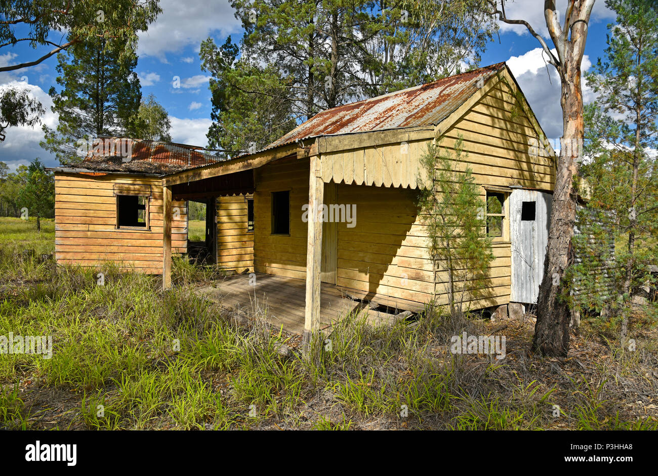 pair of derelict abandoned houses outside Miles in queensland, australia Stock Photo Alamy