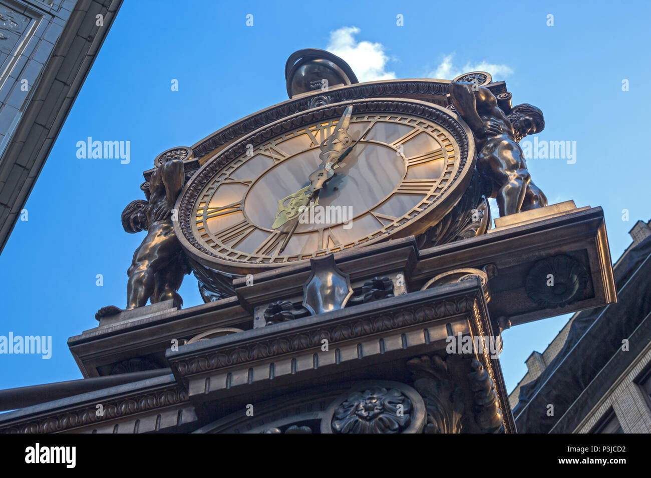 PUBLIC CLOCK KAUFMANN DEPARTMENT STORE BUILDING SMITHFIELD STREET DOWNTOWN PITTSBURGH
