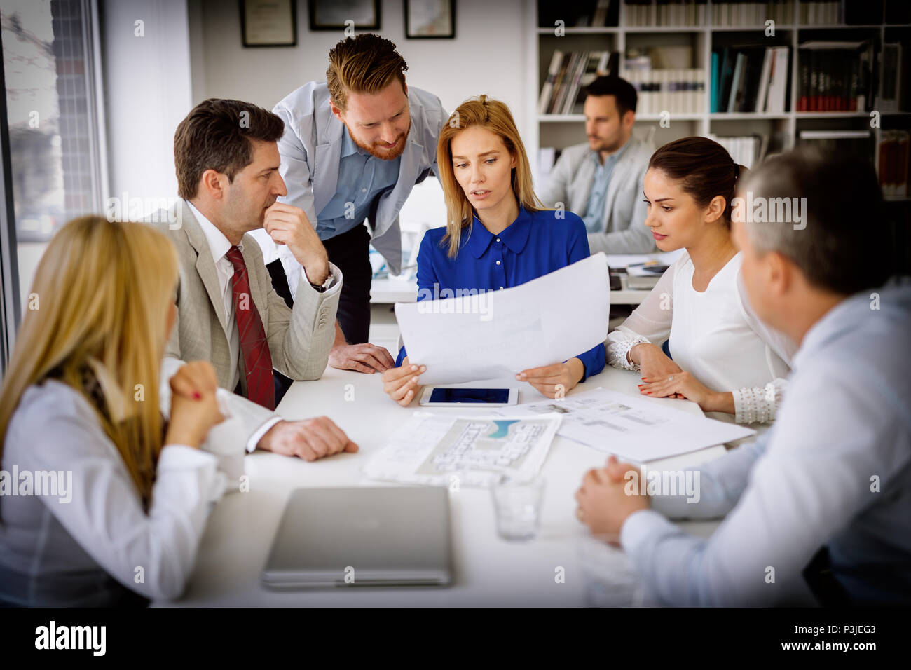 White office contemporary people hi-res stock photography and images ...