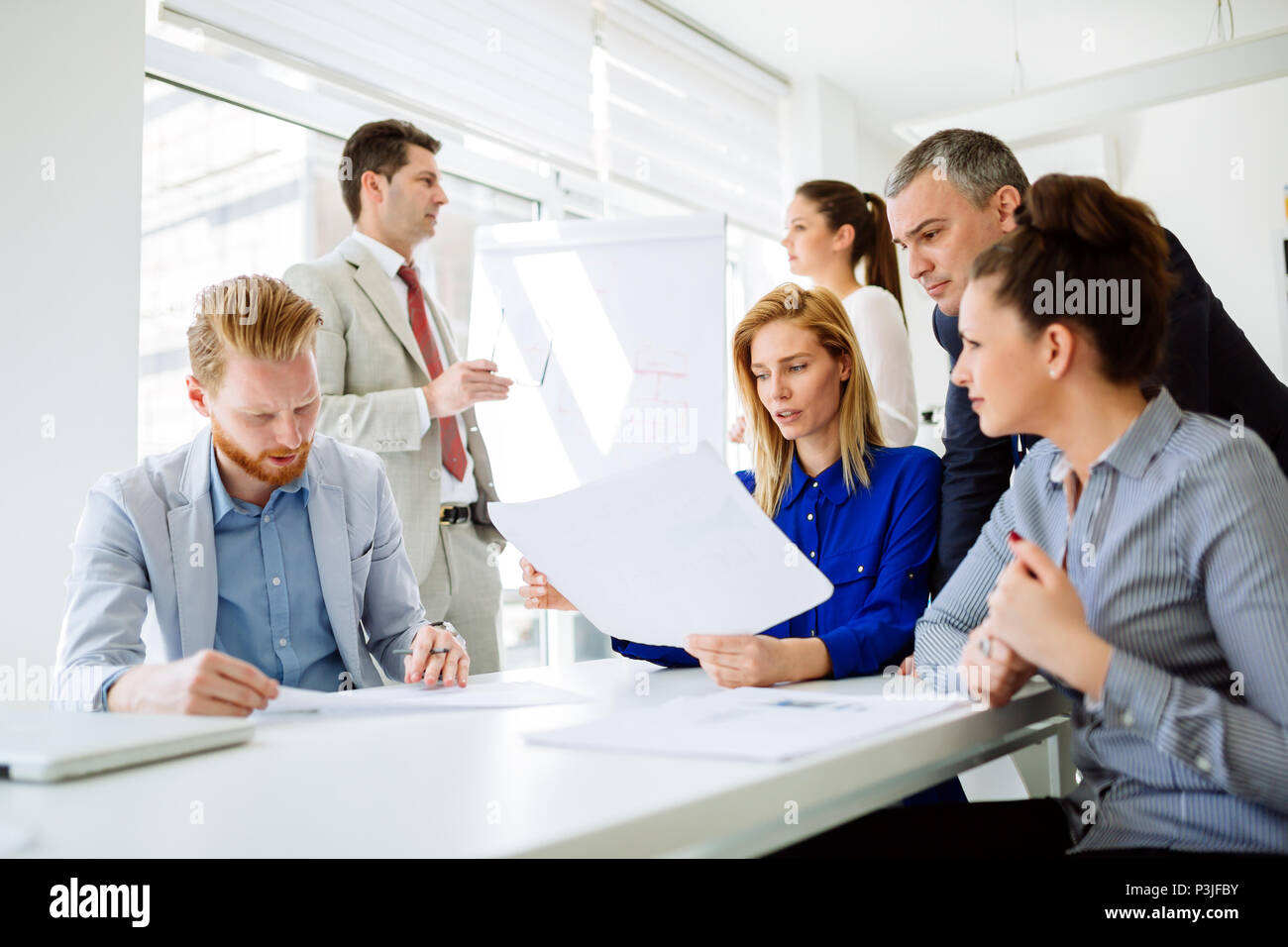 White office contemporary people hi-res stock photography and images ...