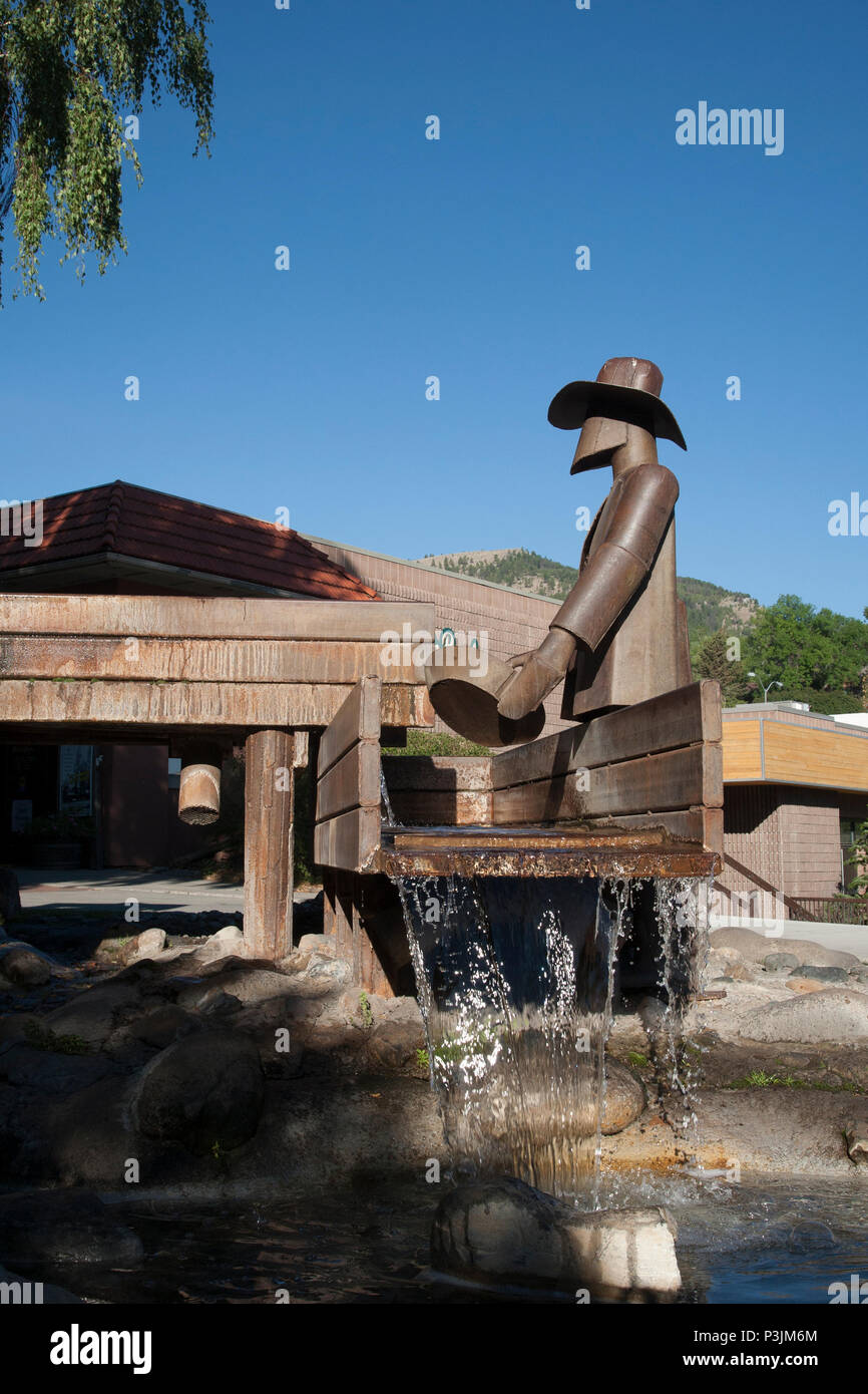 Kinetic Fountain, 1974 sculpture by Lyndon Pomeroy shows gold miners sluicing ore on Last Chance Gulch Mall at Broadway. Helena, MT. Stock Photo