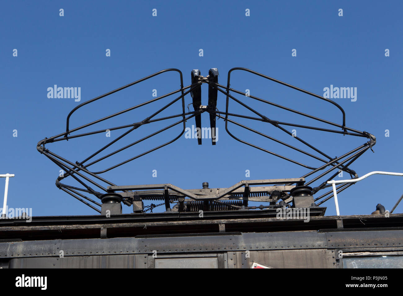 Pantograph makes electric contact with the overhead power line, E57B
