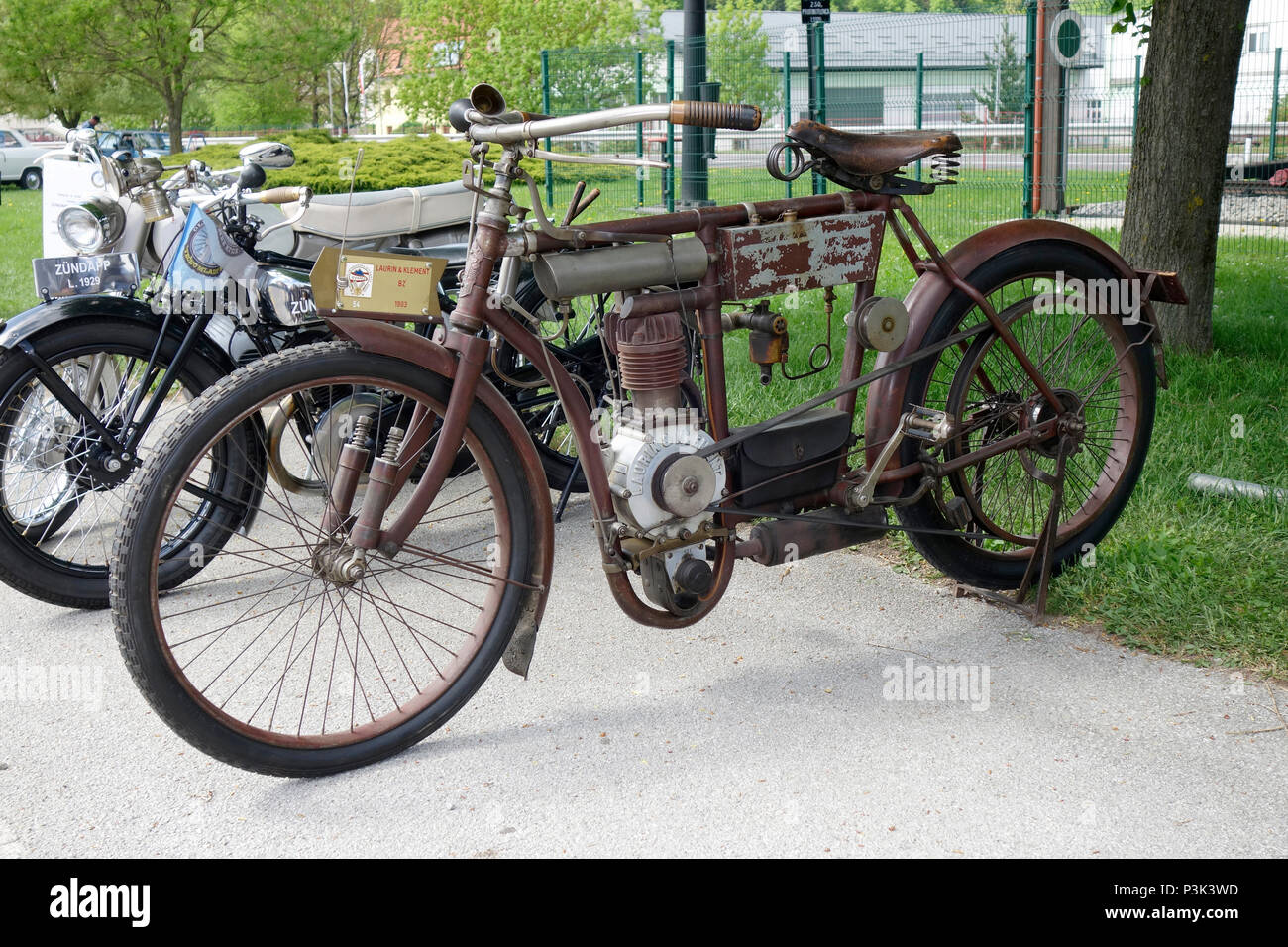 Oldtimer Retro Roller Moped Beinschild bumm Spiegel Li