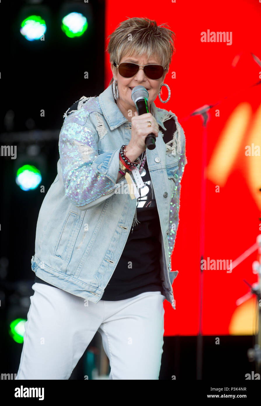 Hazell Dean and THE RETROBATES at lets Rock The Moor ,marsh meado ...