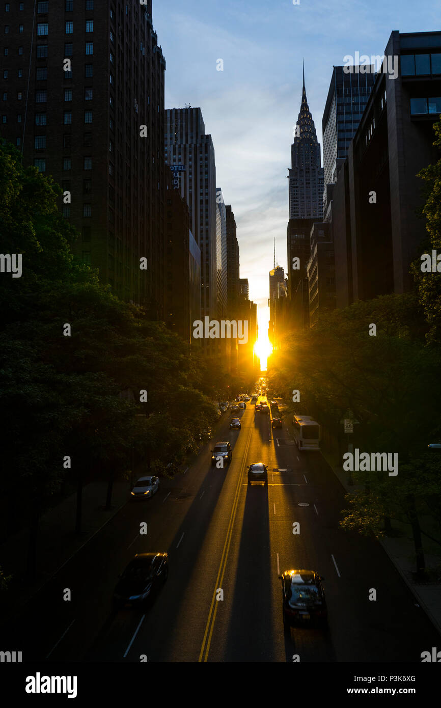 A sunset in New York that called Manhattan Henge Stock Photo