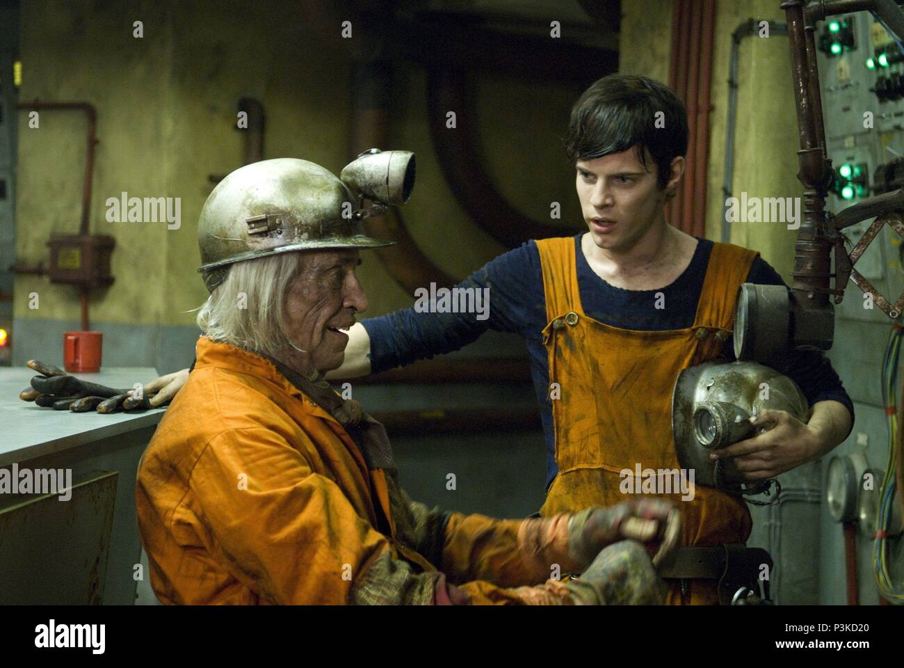 Original Film Title: CITY OF EMBER.  English Title: CITY OF EMBER.  Film Director: GIL KENAN.  Year: 2008.  Stars: MARTIN LANDAU; HARRY TREADAWAY. Credit: WALDEN MEDIA / Album Stock Photo