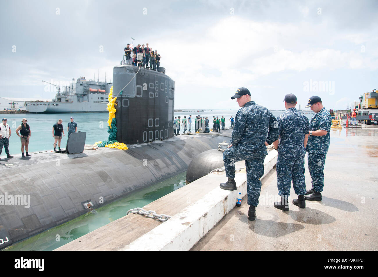 160701-N-WI626-057 SANTA RITA, Guam (July 1, 2016) Memberf of Commander, Submarine Squadron 15 welcome the Los Angeles-class attack submarine USS Topeka (SSN 754) during a homecoming ceremony. Topeka arrived at Polaris Point for its first Guam homecoming following a two-month forward operating period to the Western Pacific. (U.S. Navy photo by Lieutenant Lauren Spaziano/Released) Stock Photo