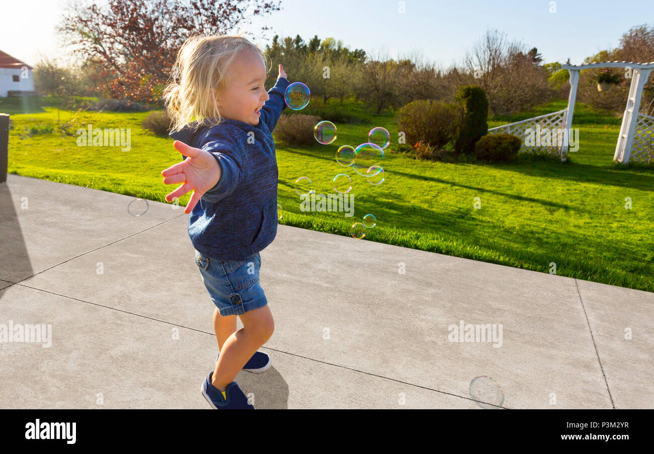 Happy child outdoors hi-res stock photography and images - Alamy