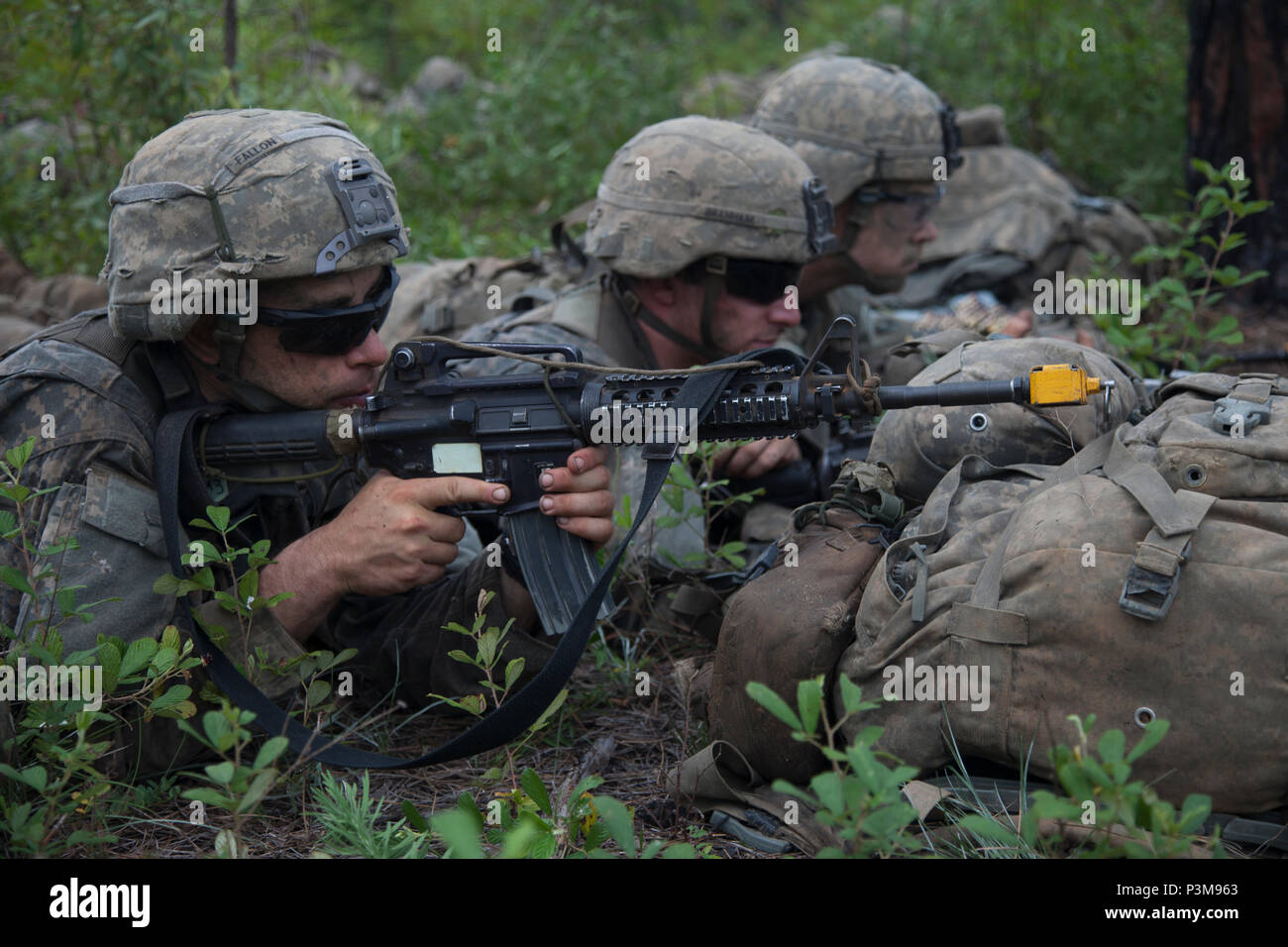 A group of U.S. Army Ranger students, assigned to the Airborne and Ranger Training Brigade