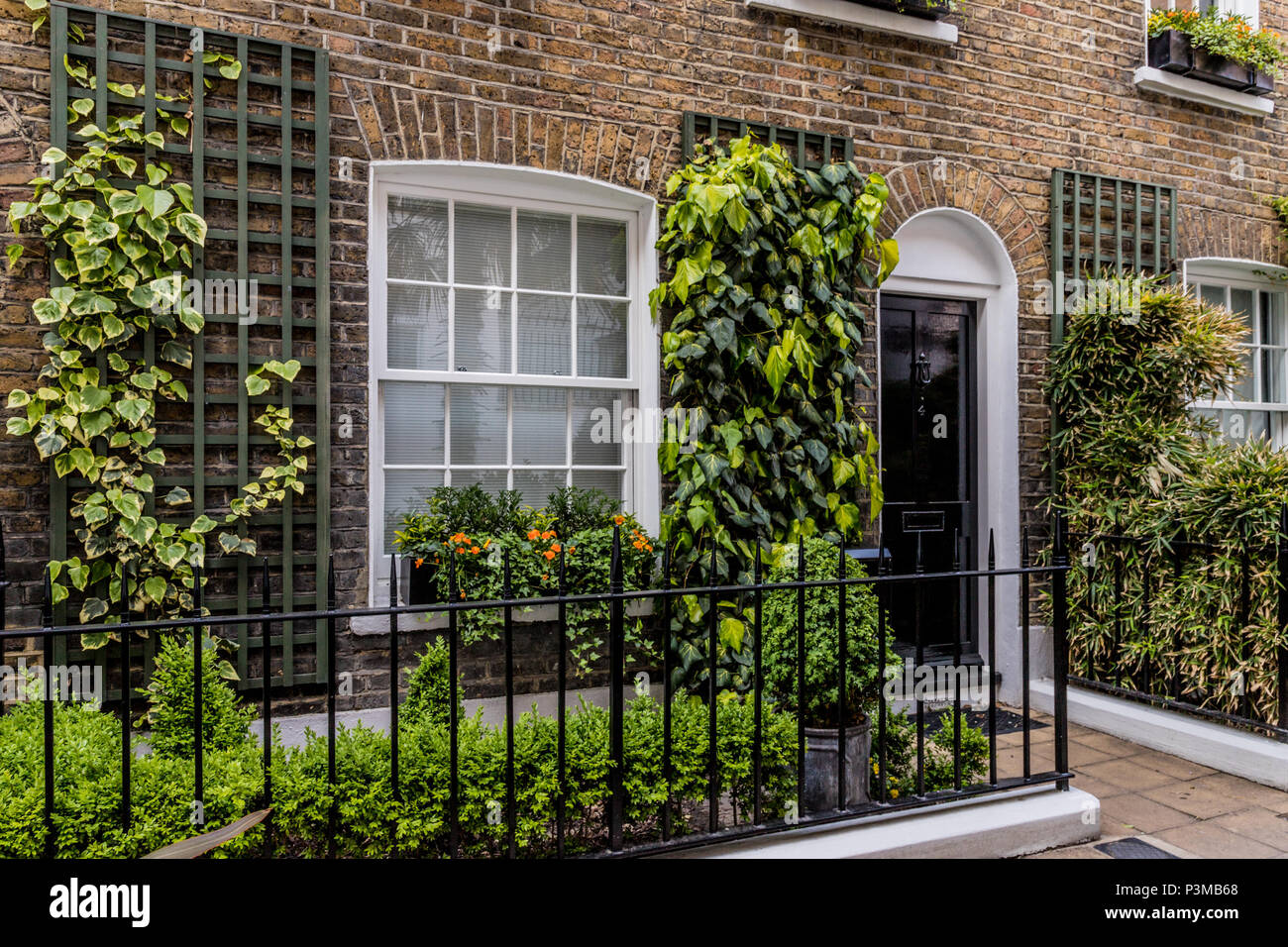 typical knightsbridge home Stock Photo Alamy