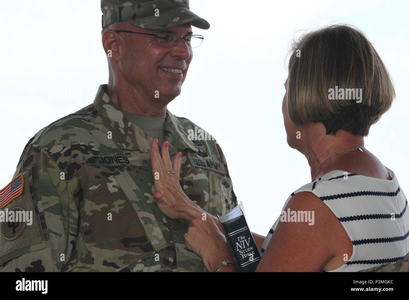 JBSA FORT SAM HOUSTON- Cheryl Jones, wife of Major General Kenneth D ...